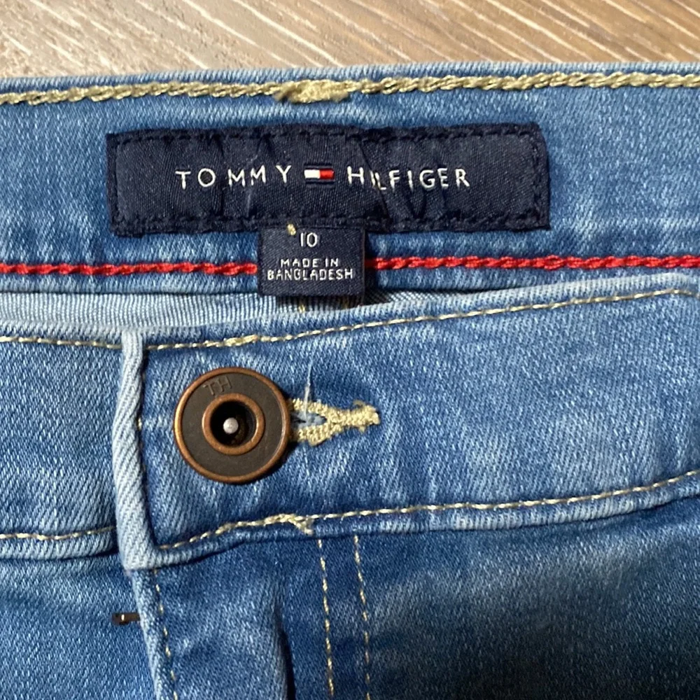 Tommy Hilfer denim distressed jeans shorts size 10 - Picture 8 of 9
